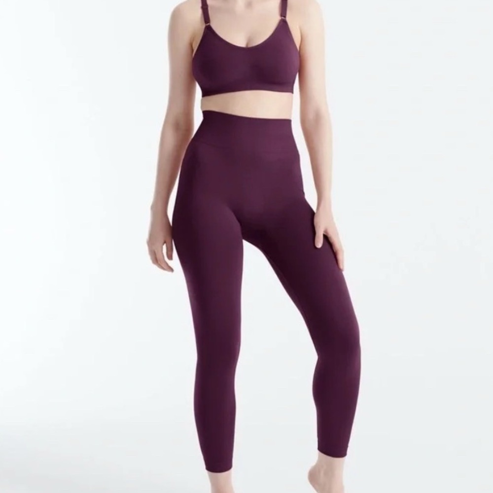 Knix/ Good To Go seamless leggings/ Wide high waisted band/ Size US S